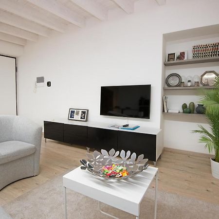 Larius Apartment Комо Экстерьер фото